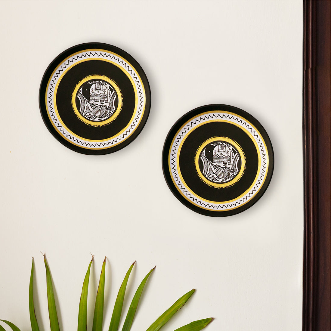 'The Madhubani Tales' Hand Painted Terracotta Wall Plates Wall Décor (8 inch, Set of 2, Black)