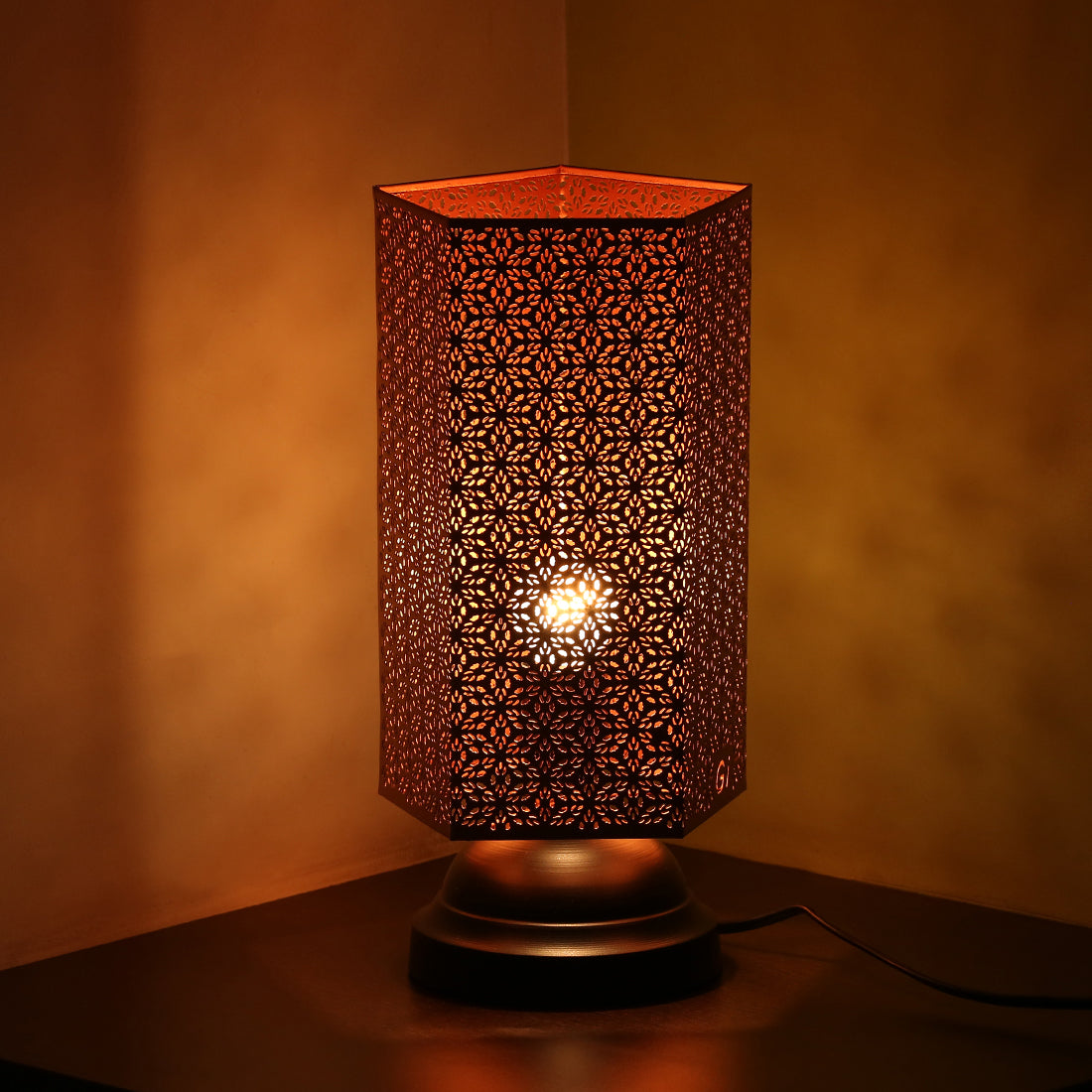 'Moroccan Shimmer' Hand Etched Iron Table Lamp (13 Inch)