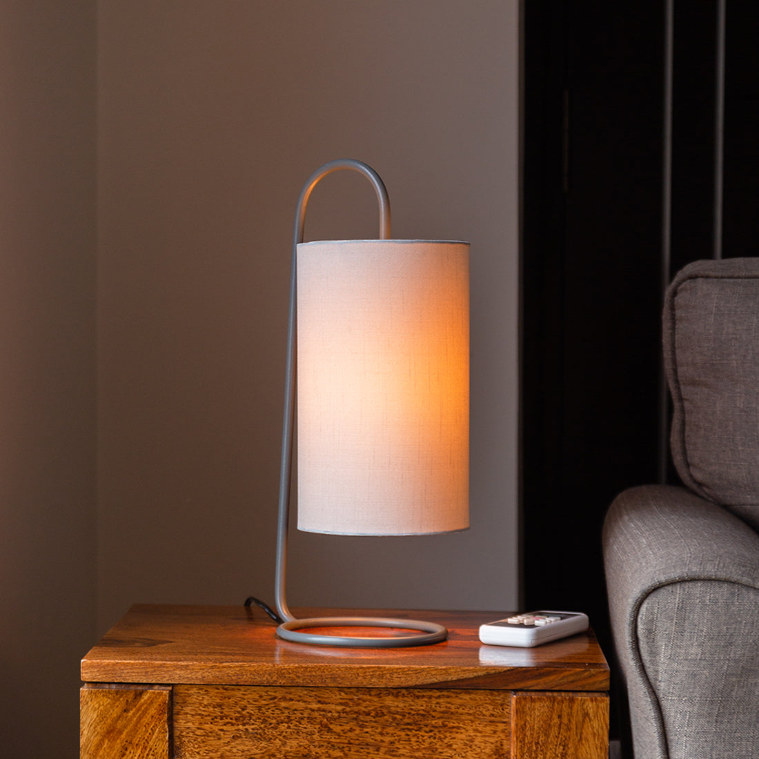'White Coiled' Handcrafted Arched Table Lamp In Iron (17 Inch)