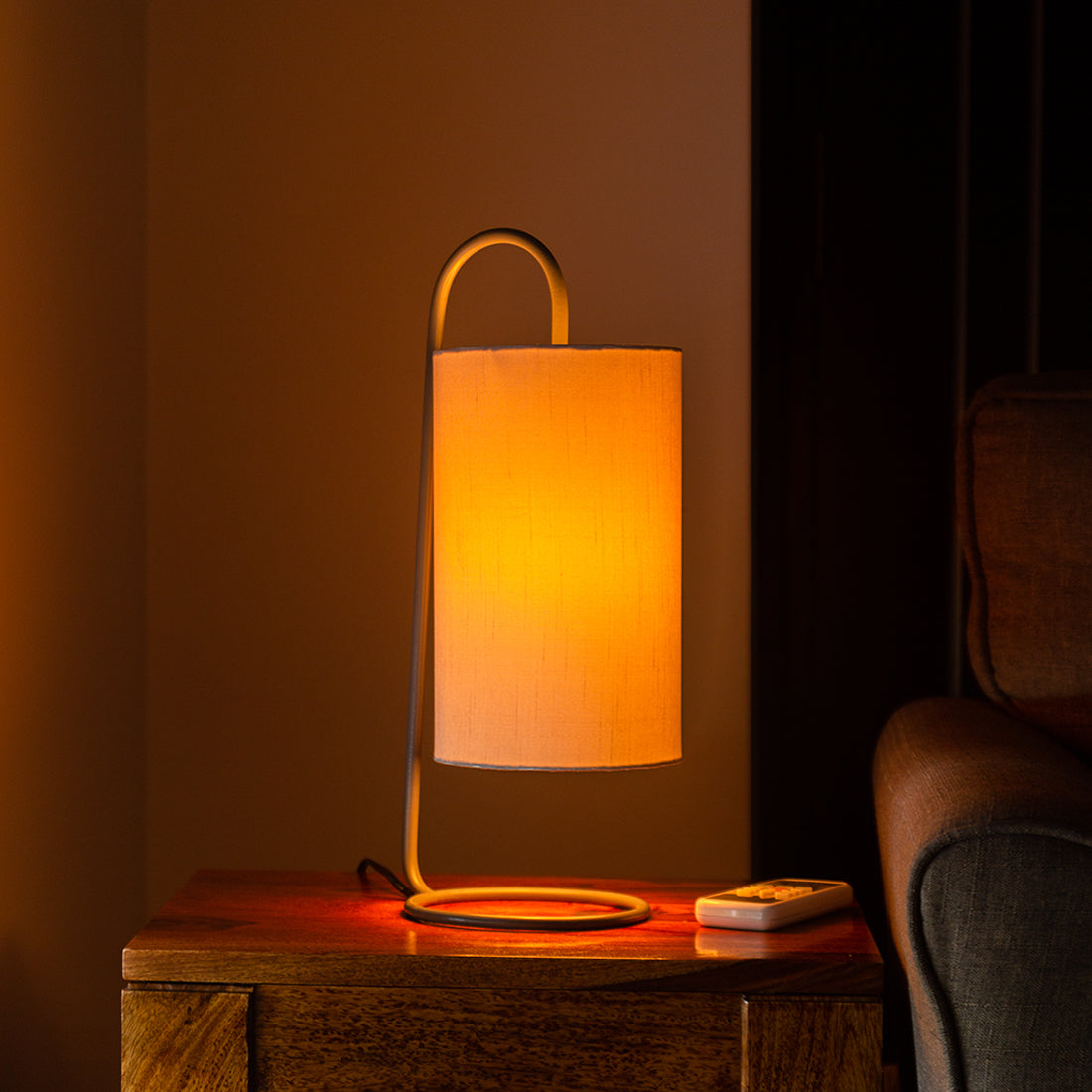 'White Coiled' Handcrafted Arched Table Lamp In Iron (17 Inch)