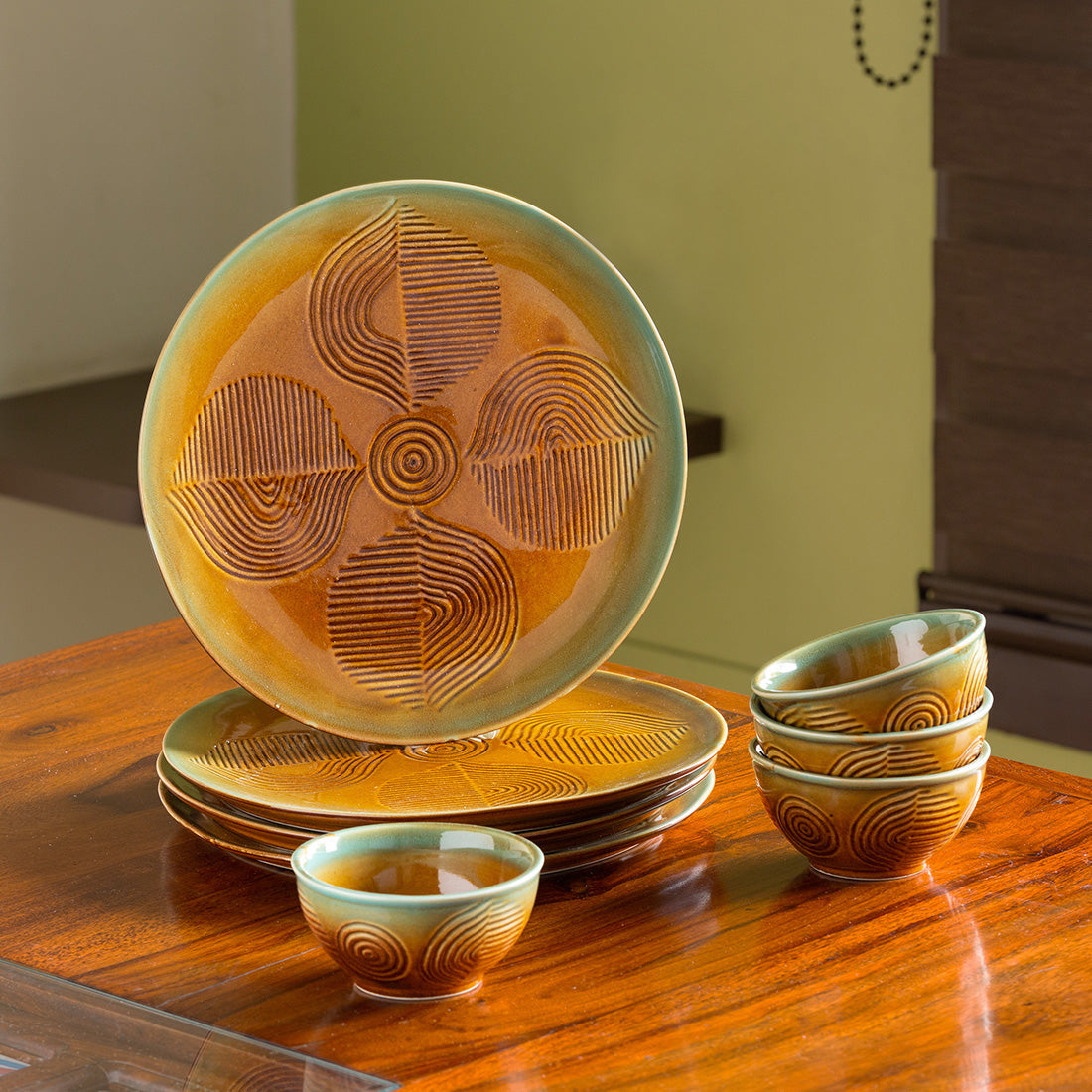 'Peacock Boulevard' Hand-Engraved Ceramic Dinner Plates With Katoris (8 Pieces, Serving for 4, Microwave Safe)