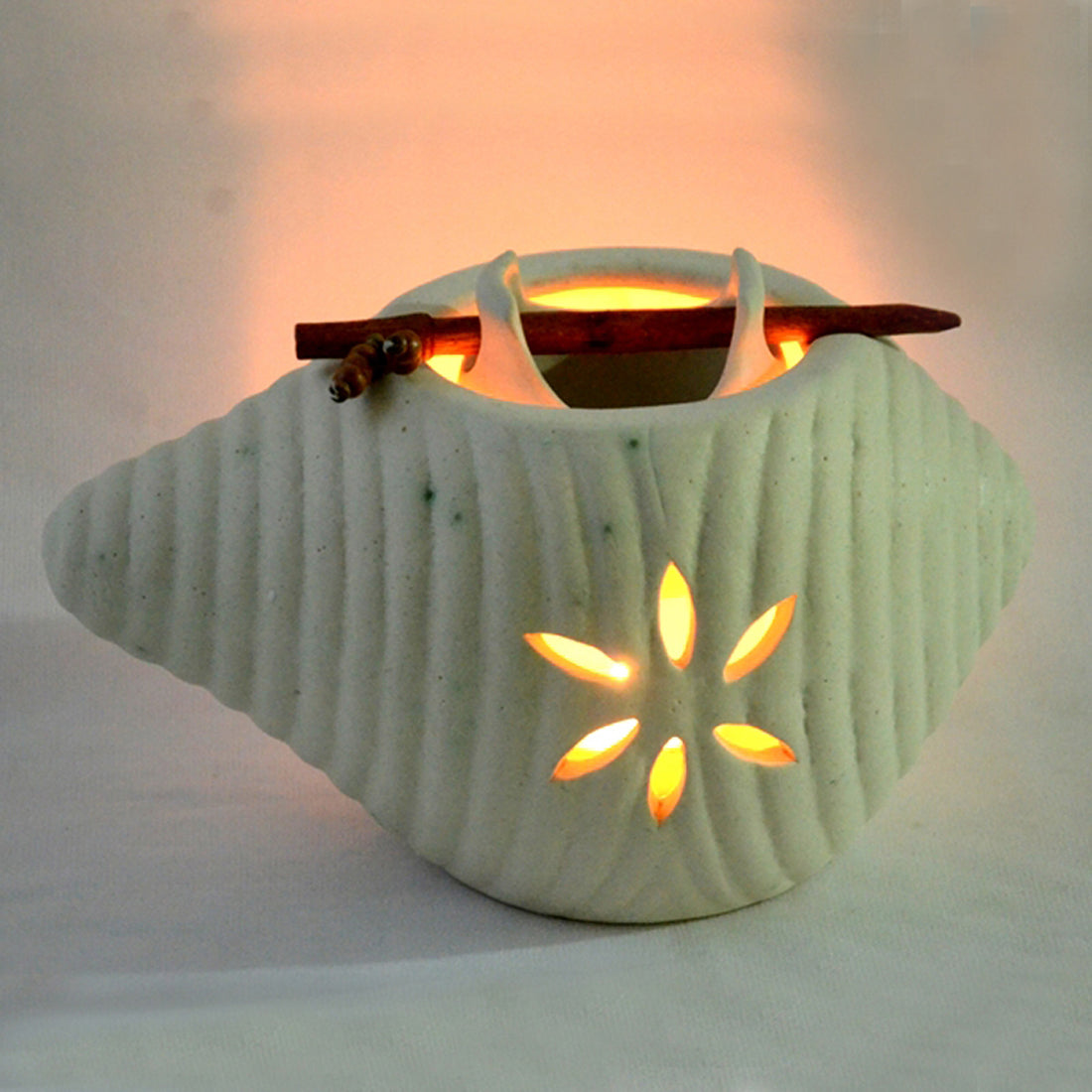 'Shankh Shaped' Ceramic Oil Burner In White