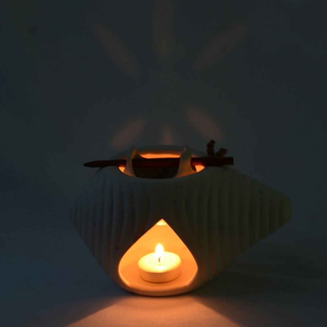 'Shankh Shaped' Ceramic Oil Burner In White