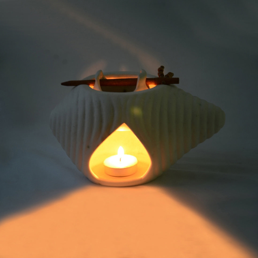 'Shankh Shaped' Ceramic Oil Burner In White