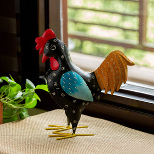 'Rooster Ruckus' Handpainted Garden Decorative Showpiece In Metal (12 Inch)