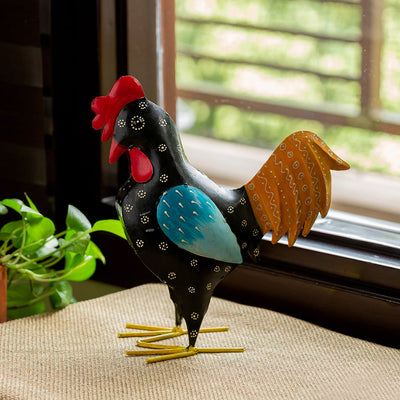 'Rooster Ruckus' Handpainted Garden Decorative Showpiece In Metal (12 Inch)