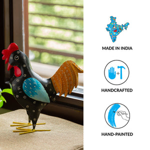 'Rooster Ruckus' Handpainted Garden Decorative Showpiece In Metal (12 Inch)