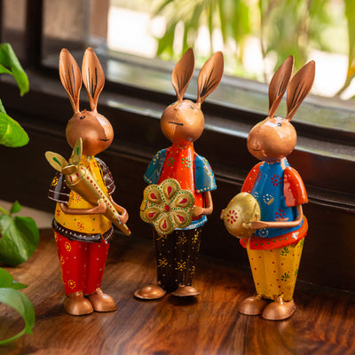 'Rabbit Rumbles' Handpainted Garden Decorative Showpieces In Iron (Set of 3, 8 Inch)