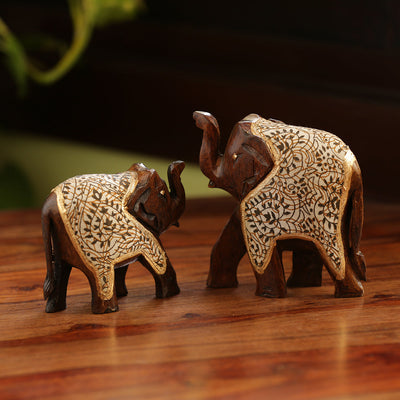 'The Talking Tuskers' Hand Carved & Handpainted Cotton Cloth Showpiece In Eucalyptus Wood (Set of 2)