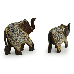 'The Talking Tuskers' Hand Carved & Handpainted Cotton Cloth Showpiece In Eucalyptus Wood (Set of 2)