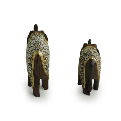 'The Talking Tuskers' Hand Carved & Handpainted Cotton Cloth Showpiece In Eucalyptus Wood (Set of 2)