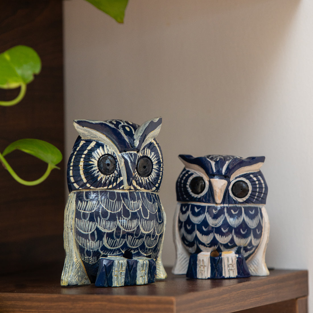 'The Resting Owl Pair' Handpainted Showpiece In Eucalyptus Wood (Set of 2)