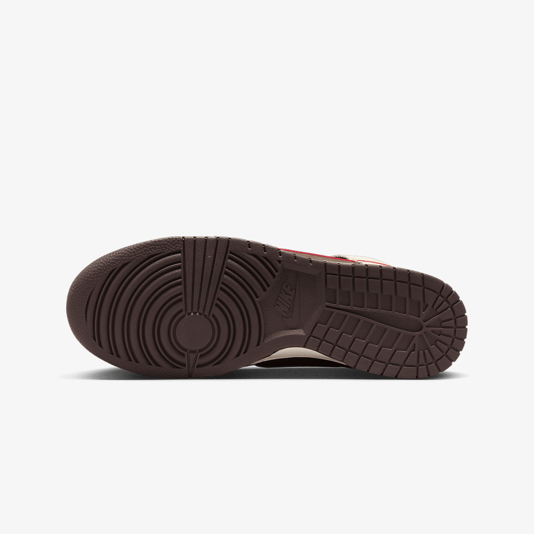 Nike | DUNK HIGH RETRO SE  { BAROQUE BROWN/SESAME-COCONUT MILK