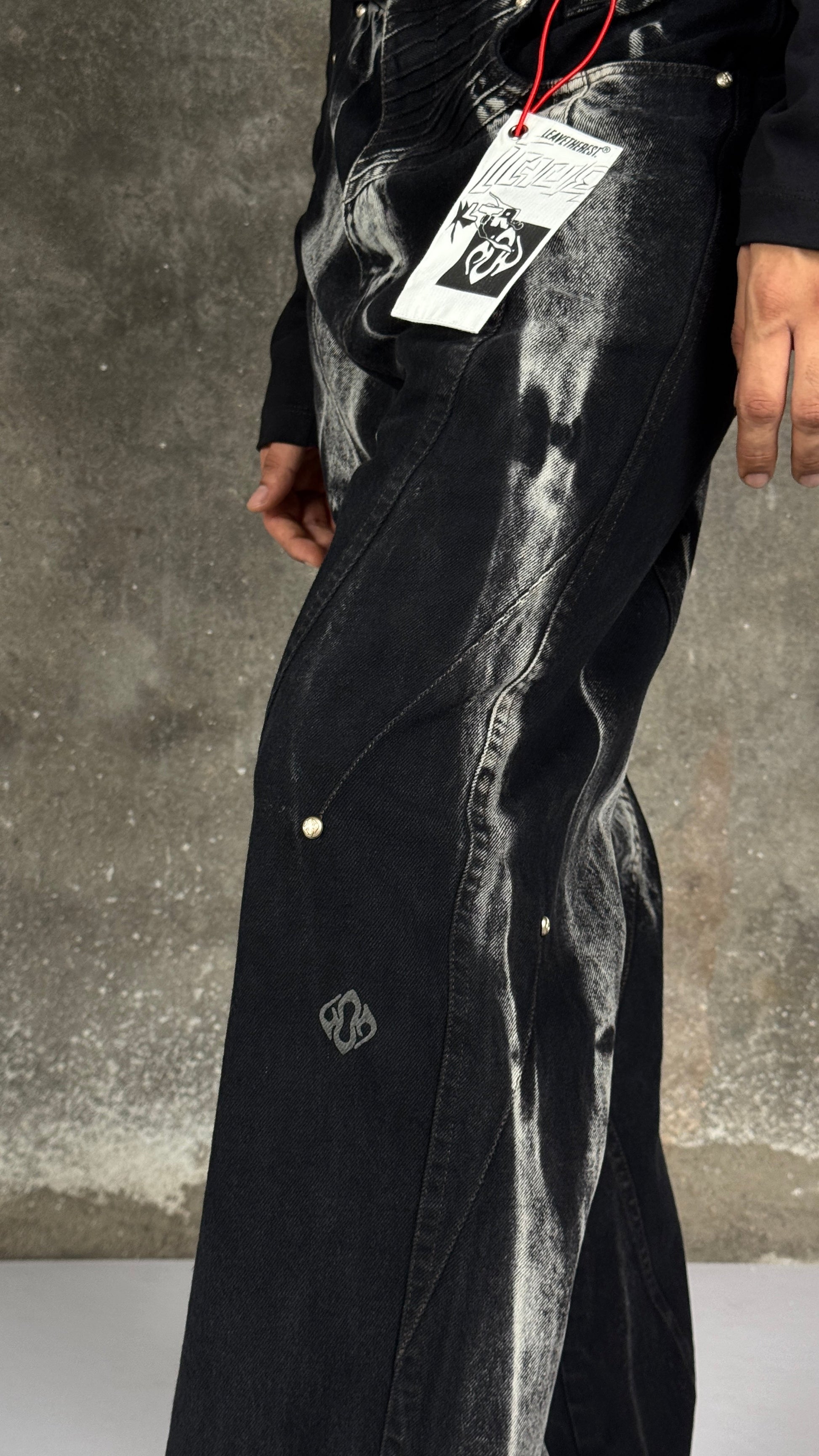 Waves Panelled-Shibori Black
