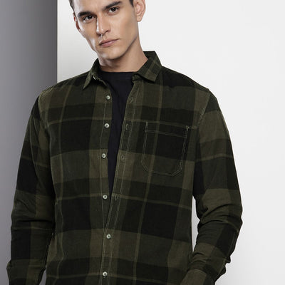 Men's Black Regular Fit Checked Casual Shirt