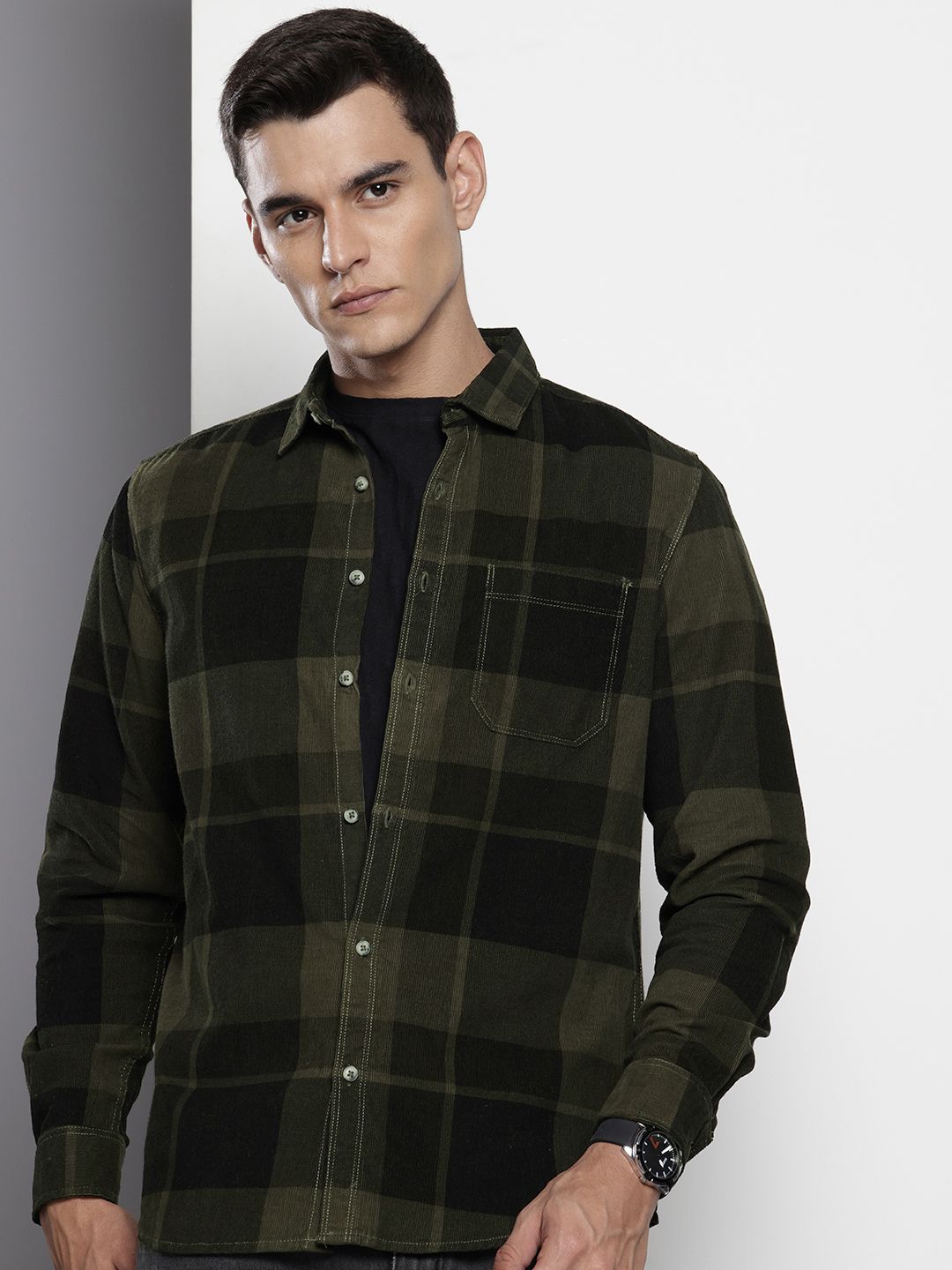 Men's Black Regular Fit Checked Casual Shirt