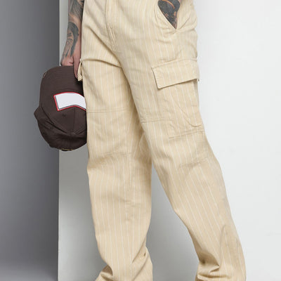 Men's White Relaxed Fit Geometric Print Cargos