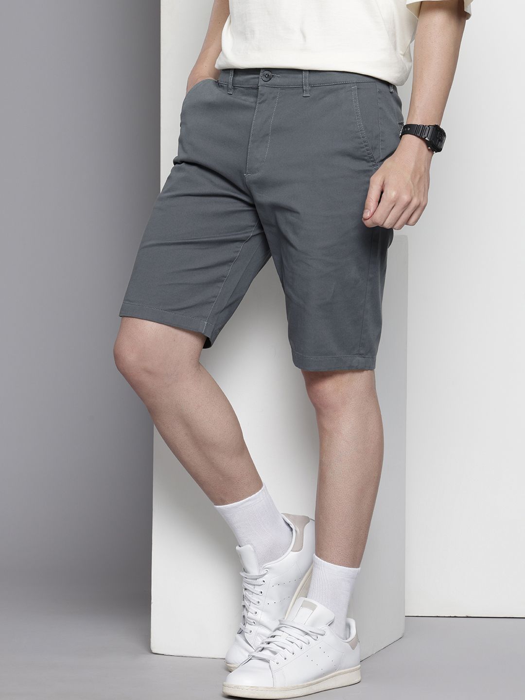 Men's Silver Regular Fit Solid Chino Shorts