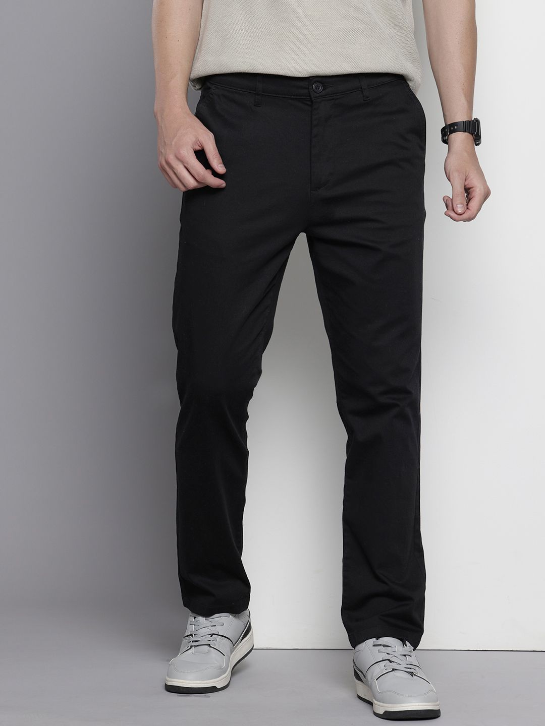 Men's Black Regular Fit Solid Chinos