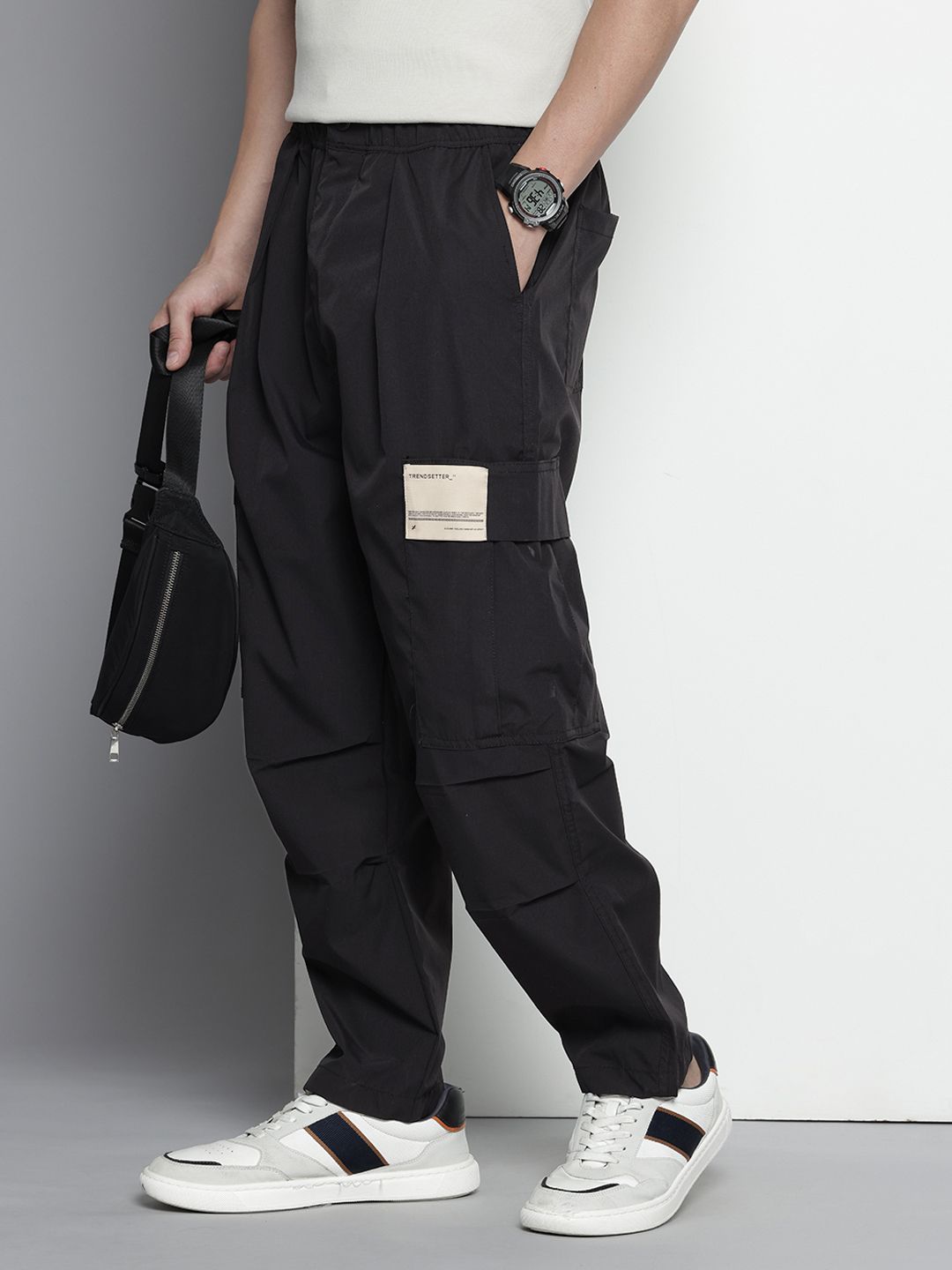 Men's Black Loose Fit Textured Cargos