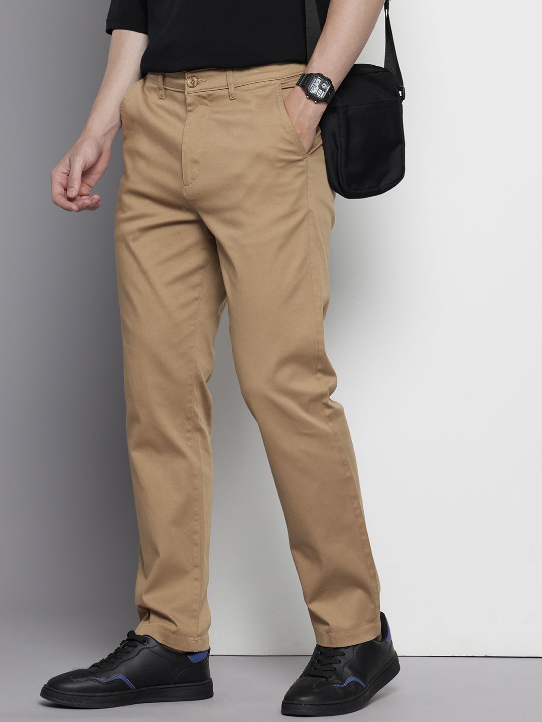 Men's Khaki Regular Fit Solid Chinos