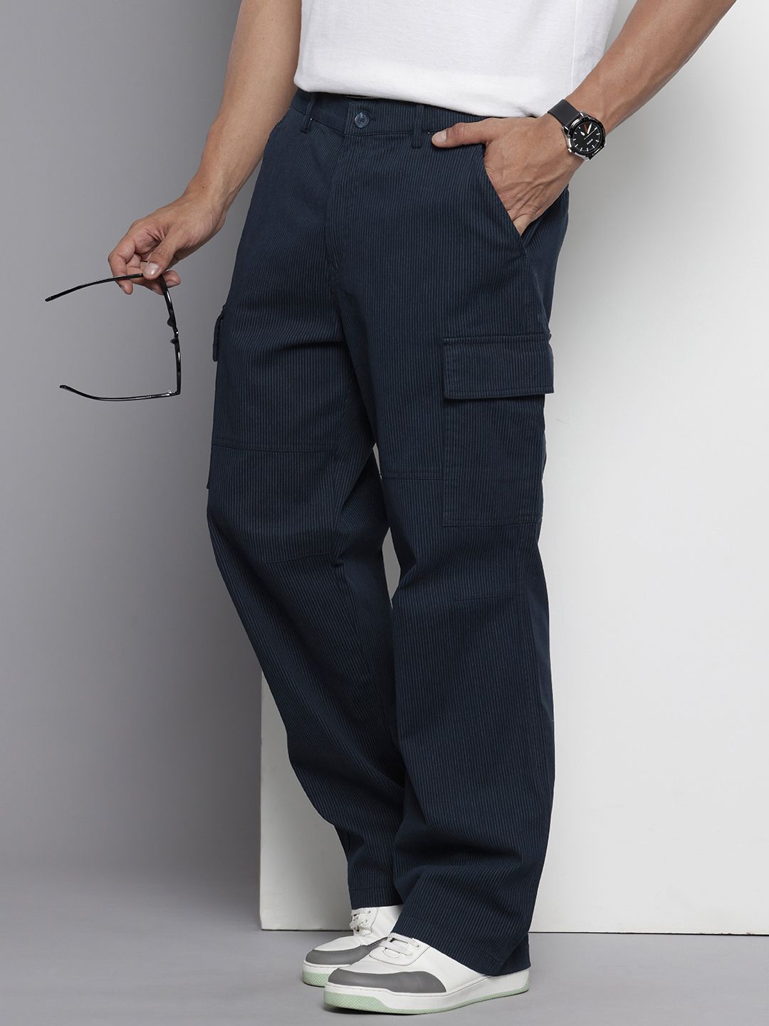Men's Navy Blue Relaxed Fit Geometric Print Cargos