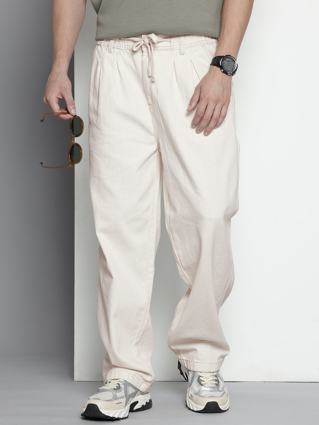 Men's White Relaxed Fit Solid Denim Joggers