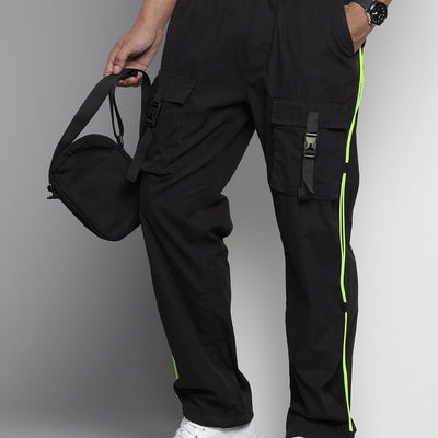 Men's Black Relaxed Fit Solid Utility Cargo Jogger