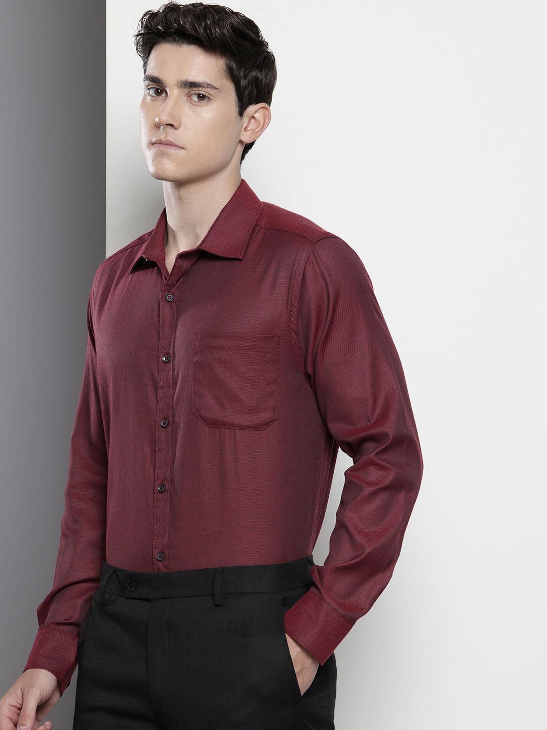 Men's Burgundy Slim Fit Solid Formal Shirt