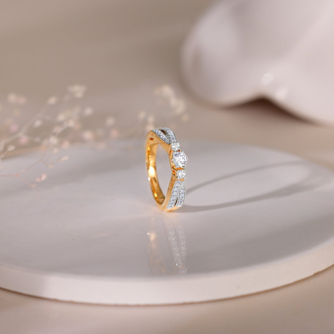 Gold Tidal Gleam Diamond Ring