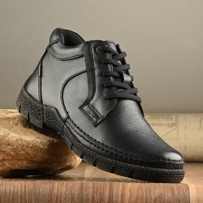 Mudtrail Lace-Up Low Ankle Boots by Aspeerio