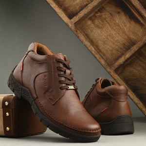 Mudtrail Lace-Up Low Ankle Boots by Aspeerio