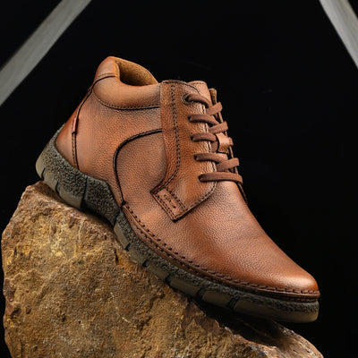 Mudtrail Lace-Up Low Ankle Boots by Aspeerio