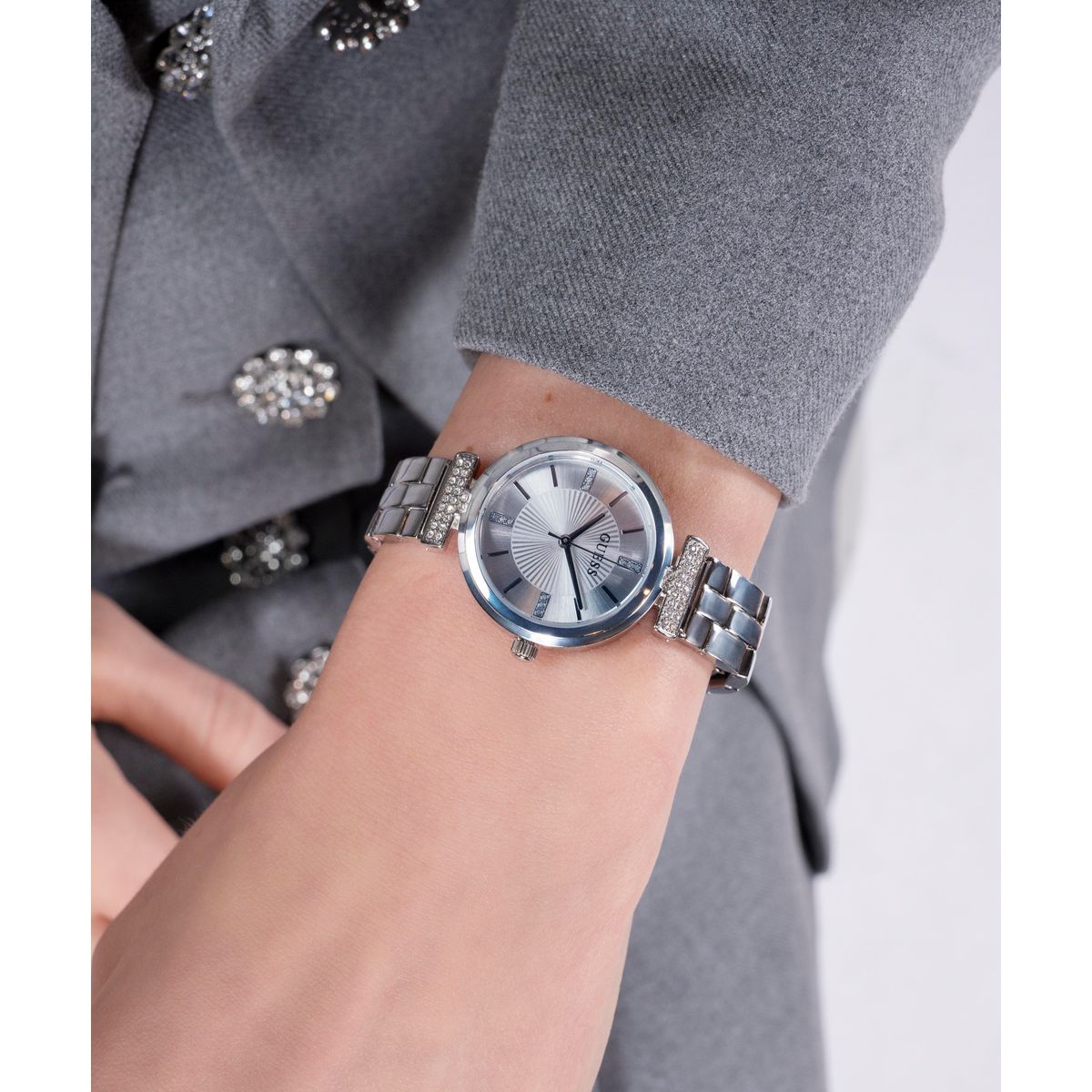 Array Women Quartz Silver Dial Analog Stainless Steel Watch GW0762L1