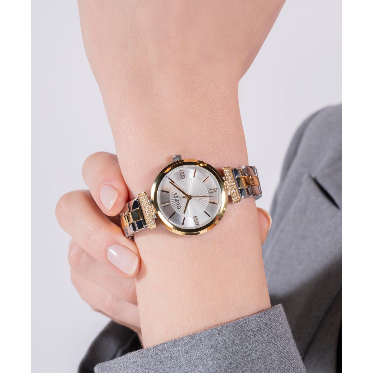 Array Women Quartz Silver Dial Analog Stainless Steel Watch GW0762L5