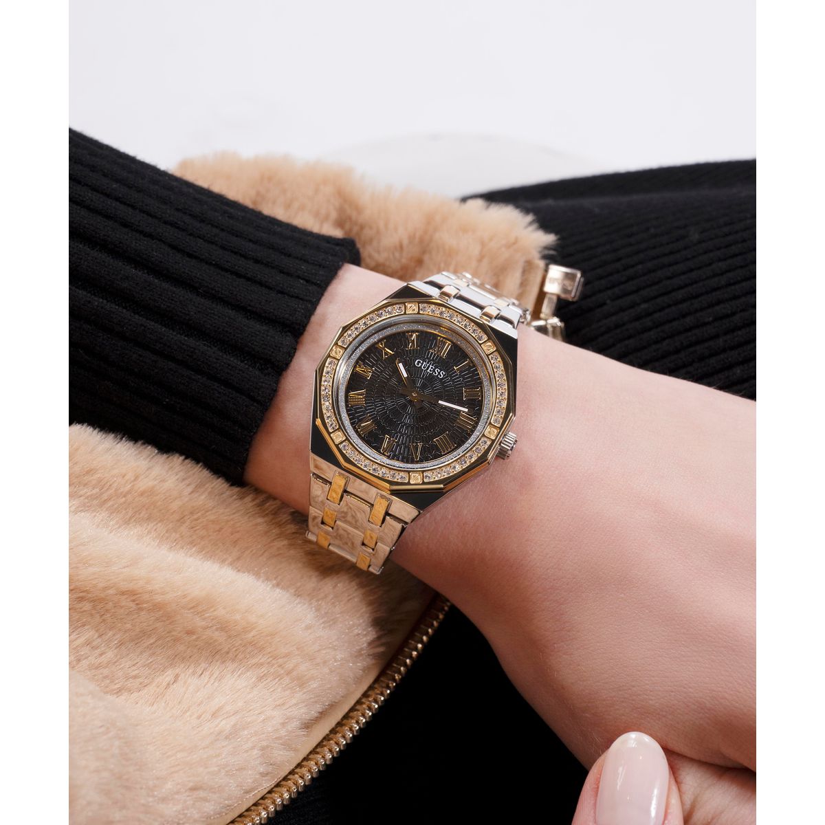 Desire Women Quartz Black Dial Analog Stainless Steel Watch GW0770L4