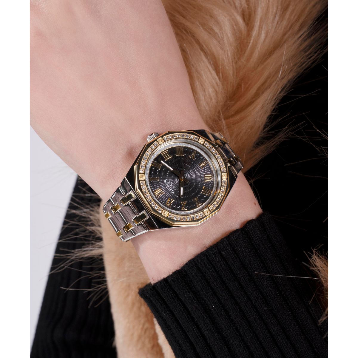 Desire Women Quartz Black Dial Analog Stainless Steel Watch GW0770L4