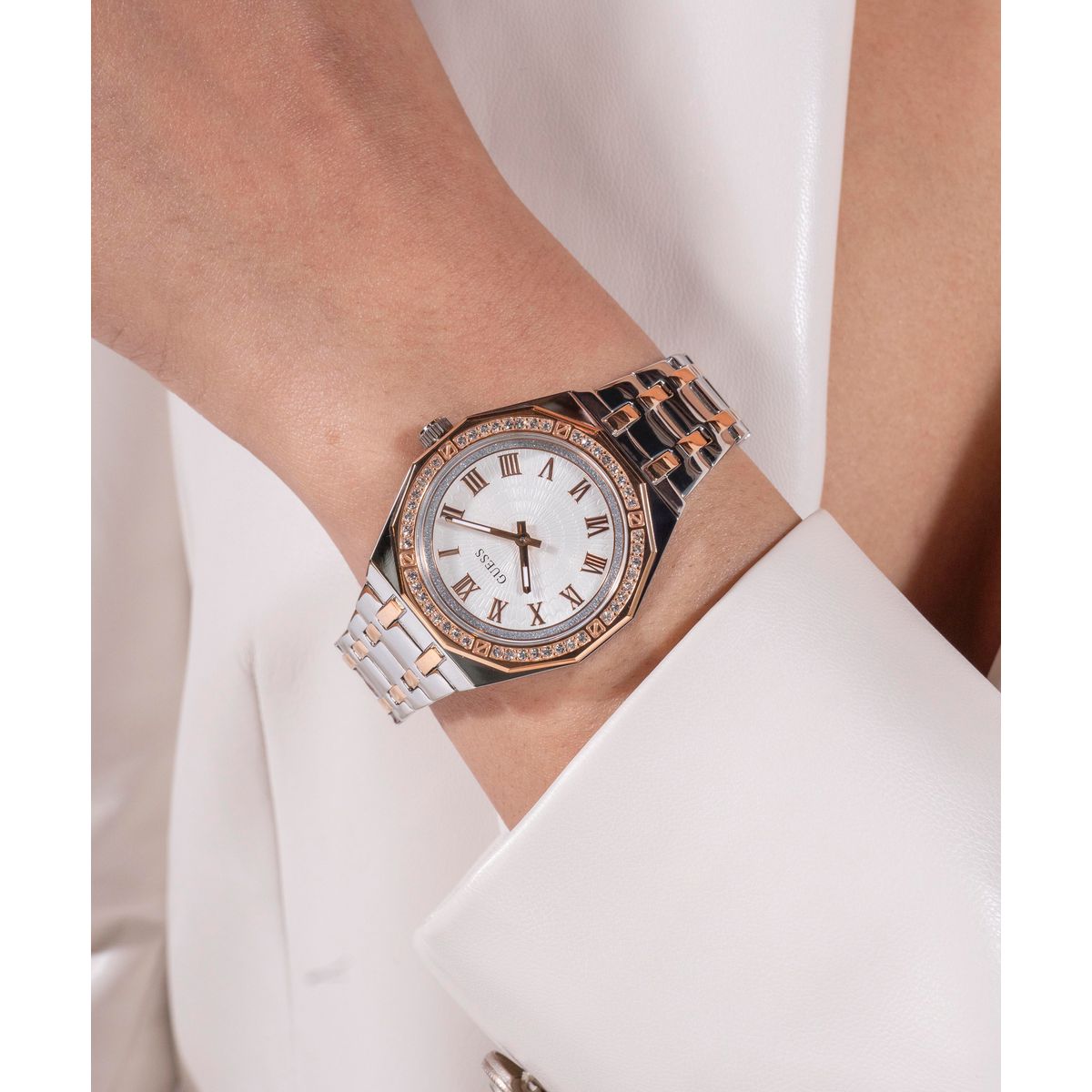 Desire Women Quartz White Dial Analog Stainless Steel Watch GW0770L5