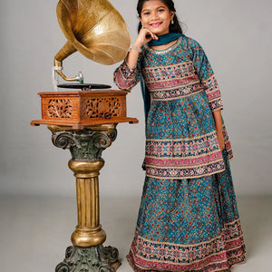 Teal geometric printed short kurta and skirt set with matching dupatta
