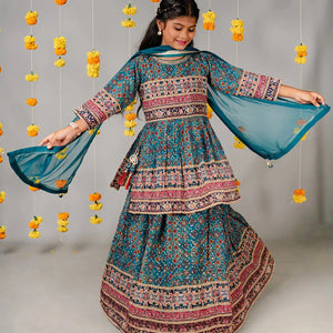 Teal geometric printed short kurta and skirt set with matching dupatta