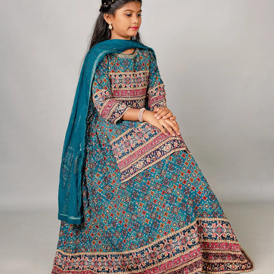 Teal geometric printed short kurta and skirt set with matching dupatta