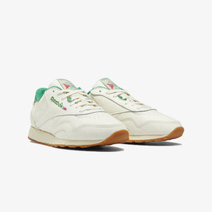 Reebok | CLASSIC LEATHER PLUS  { GLEN GREEN/ALABASTER