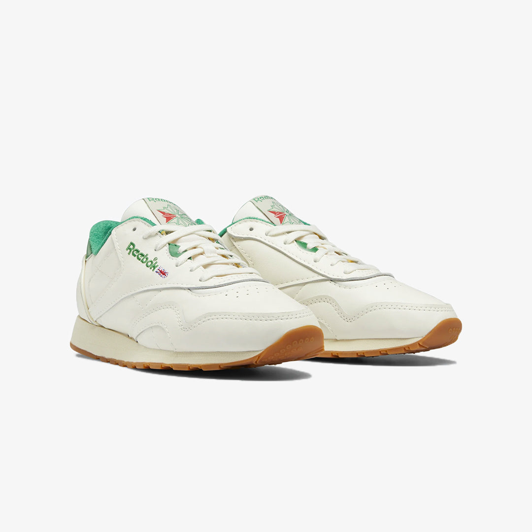 Reebok | CLASSIC LEATHER PLUS  { GLEN GREEN/ALABASTER