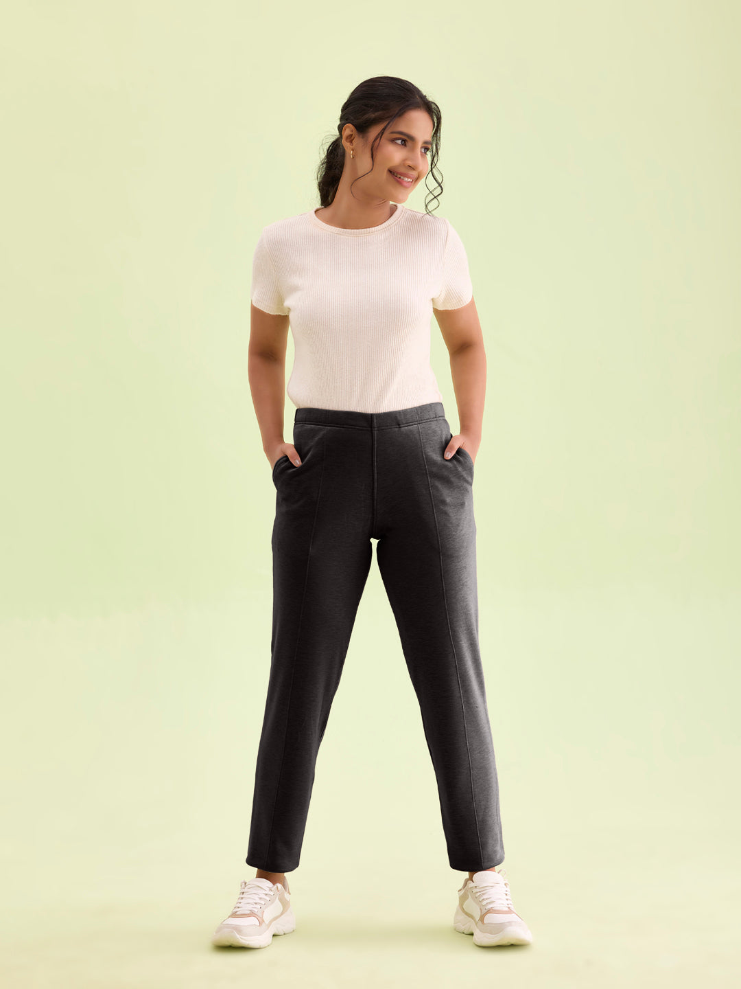 Women Solid Black Mid Rise Ultra Warm Kurti Pant