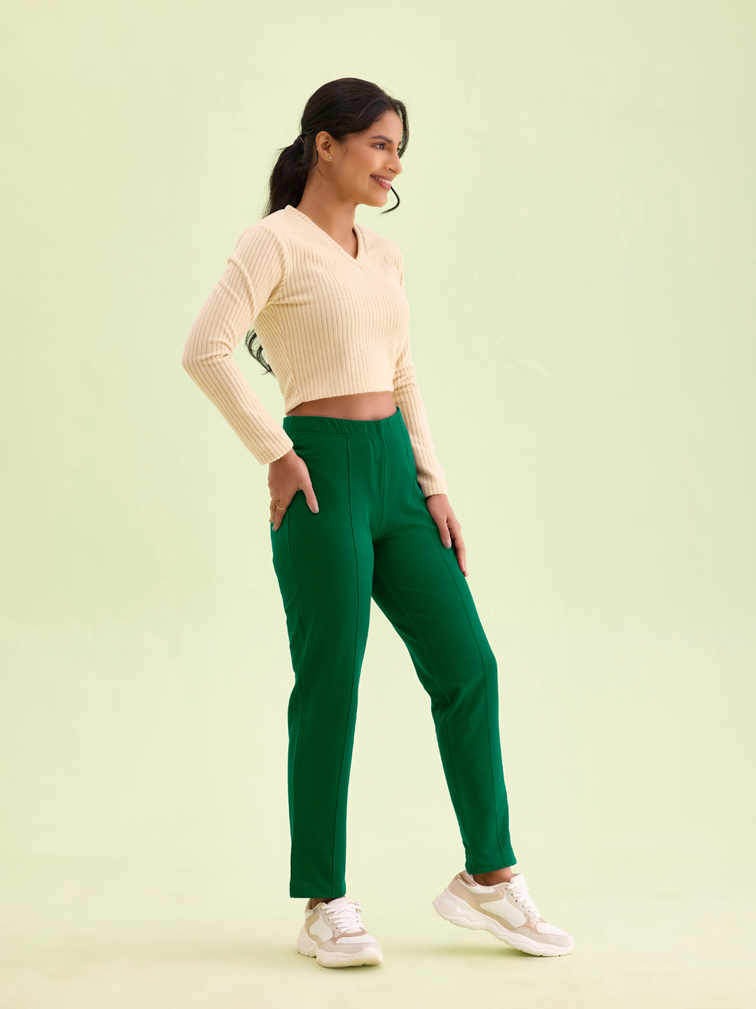 Women Solid Bottle Green Warm Kurti Pant