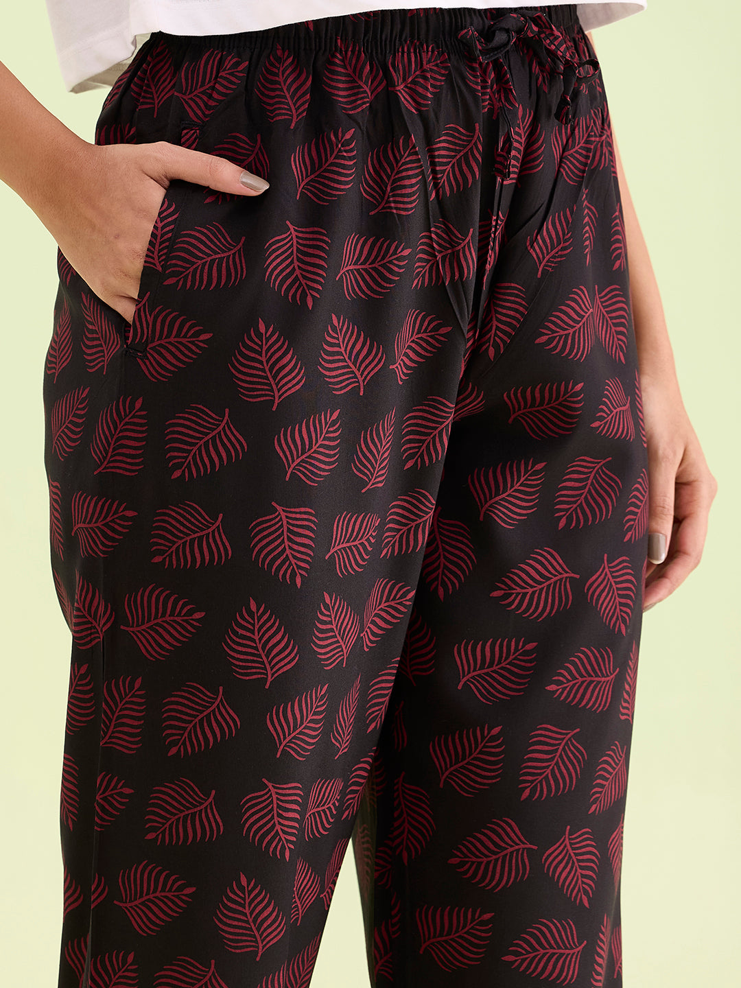 Women Printed Black Woven Viscose Mid Rise Lounge Pants