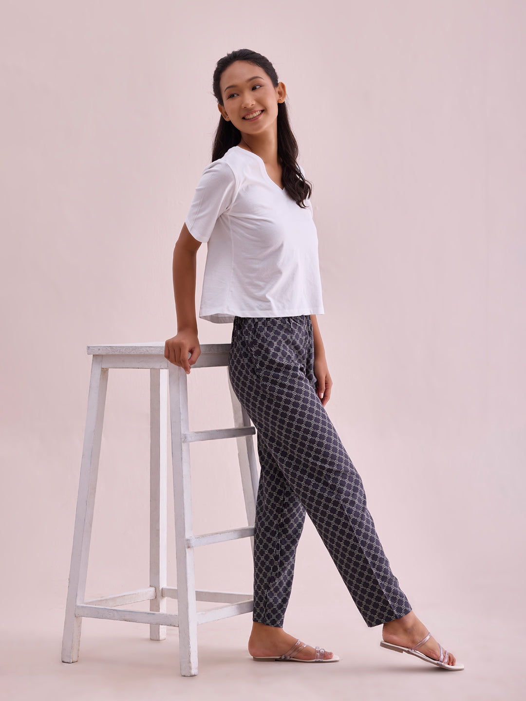 Women Printed Black Mid Rise Woven Viscose Lounge Pants