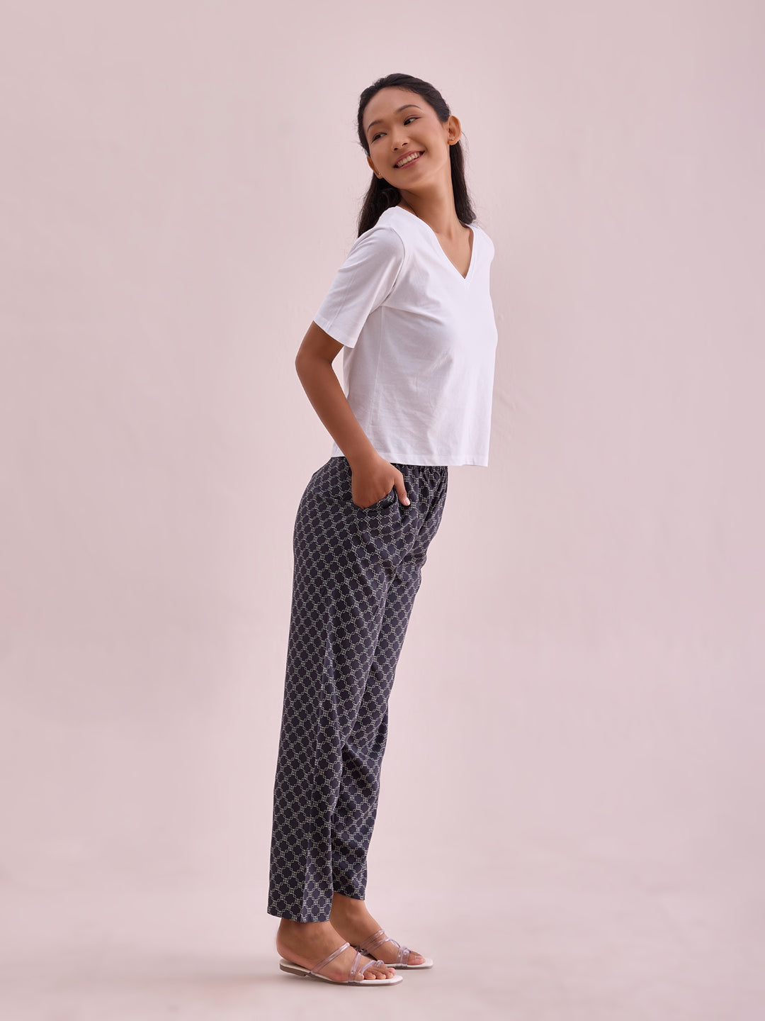 Women Printed Black Mid Rise Woven Viscose Lounge Pants