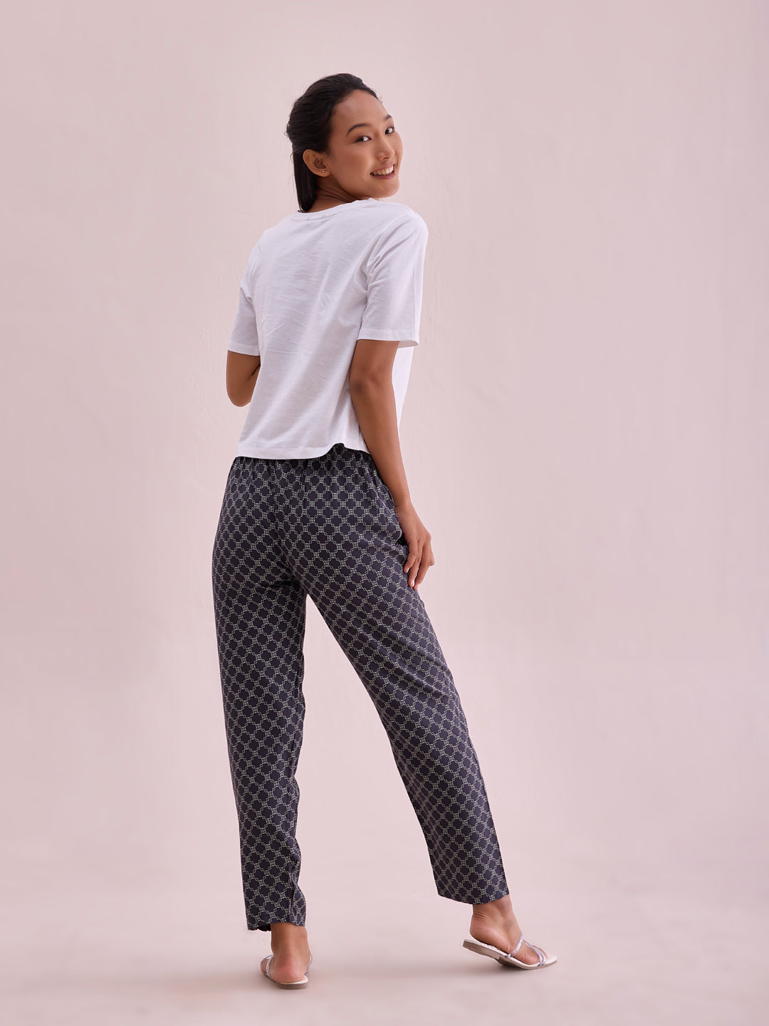 Women Printed Black Mid Rise Woven Viscose Lounge Pants