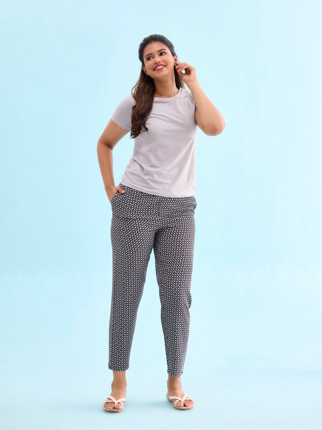 Women Printed Blacks Mid Rise Viscose Lounge Pants